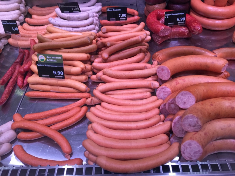 charcuterie-GOURDON-min_sausages_meat_butchery-1069321